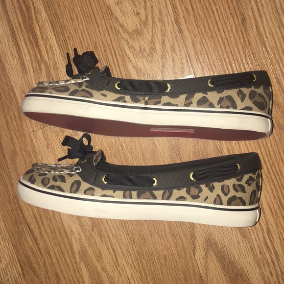 LIMITED TIME SALE leopard sperry's ✨NEVER WORN✨ - Picture 4 of 7